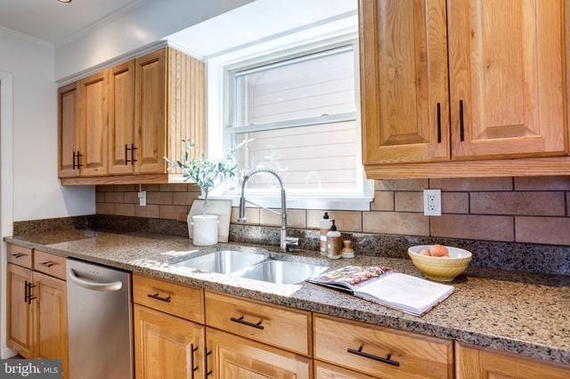 $900,000 | 718 North Patrick Street, Alexandria, VA 22314