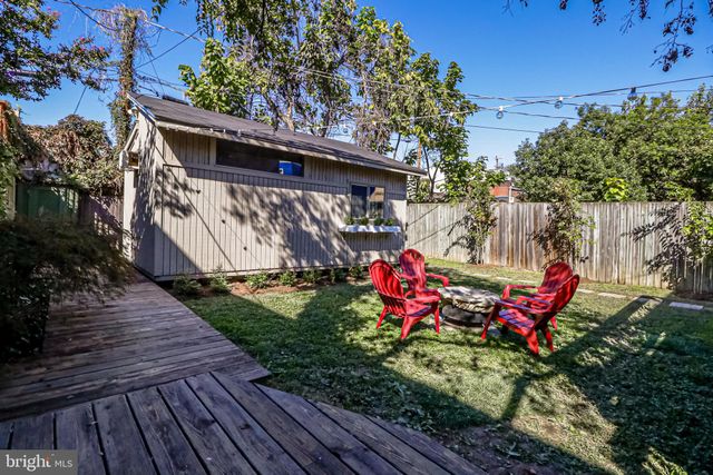 $900,000 | 718 North Patrick Street, Alexandria, VA 22314