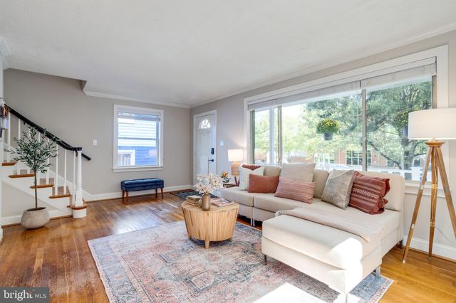 $900,000 | 718 North Patrick Street, Alexandria, VA 22314