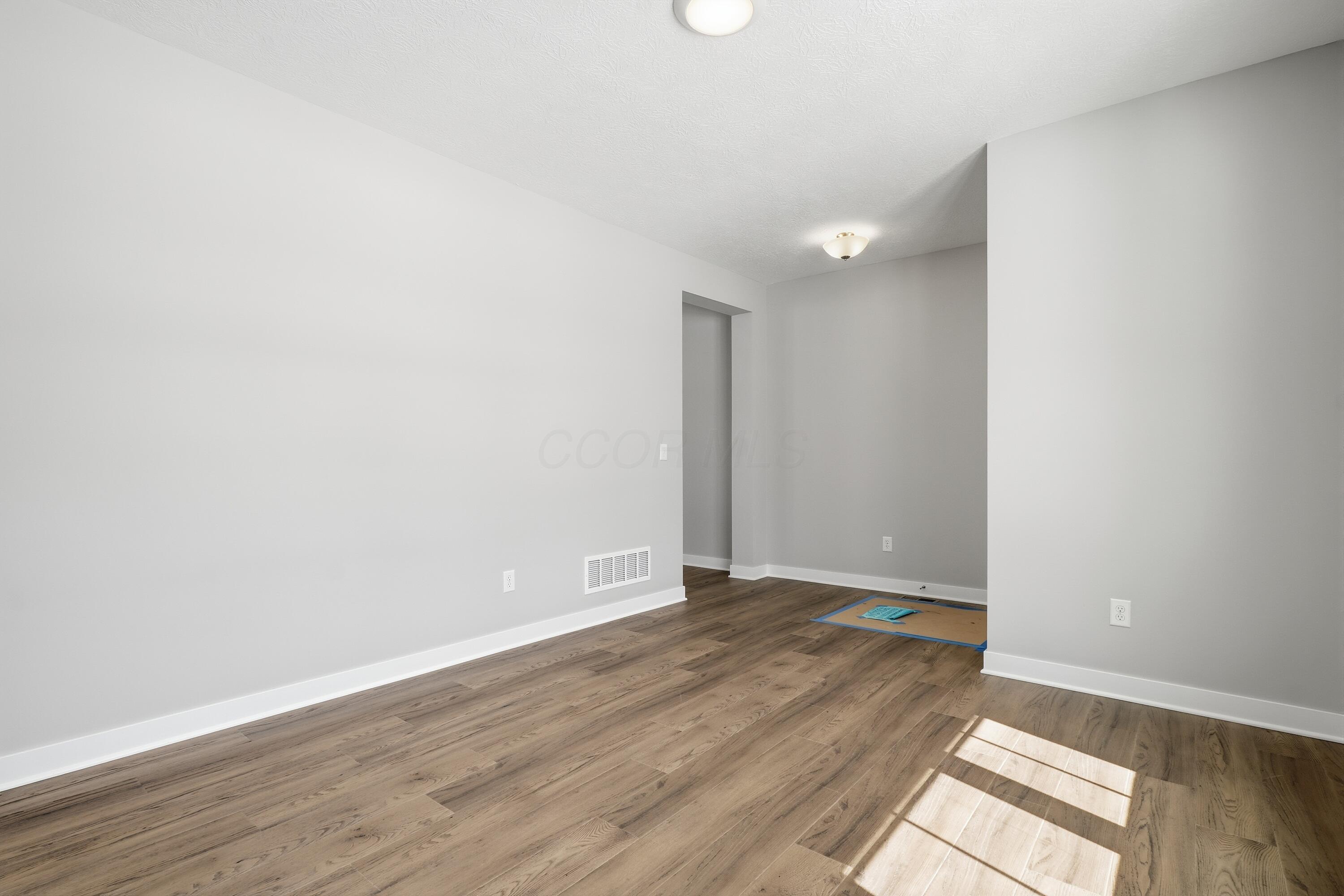 284 Olympic Loop Commercial Point, OH 43116 - Photo 6 of 44 Flex Room