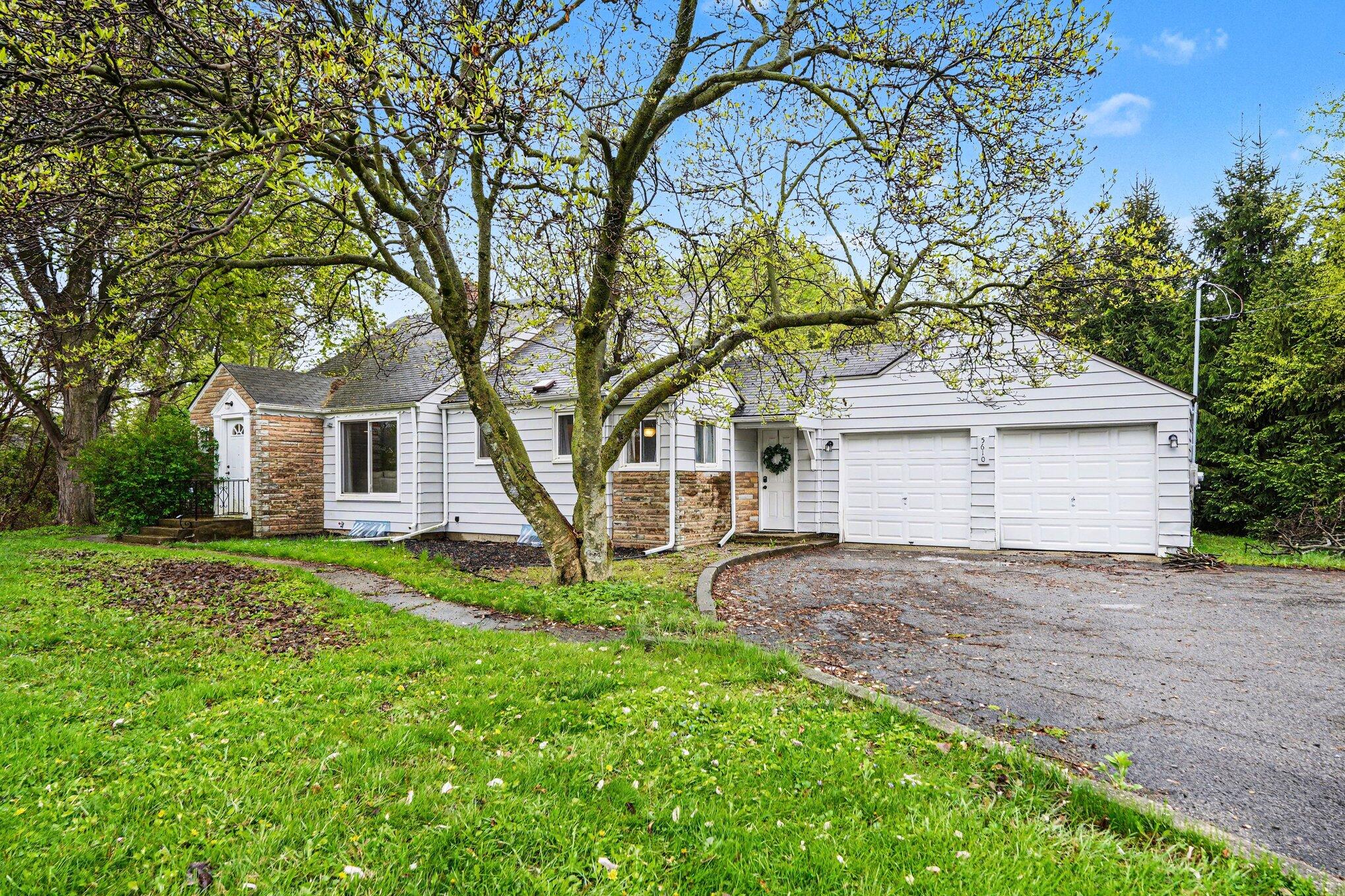 5610 Cascade Road Southeast Grand Rapids, MI 49546 - Photo 2 of 19 002_file_6647