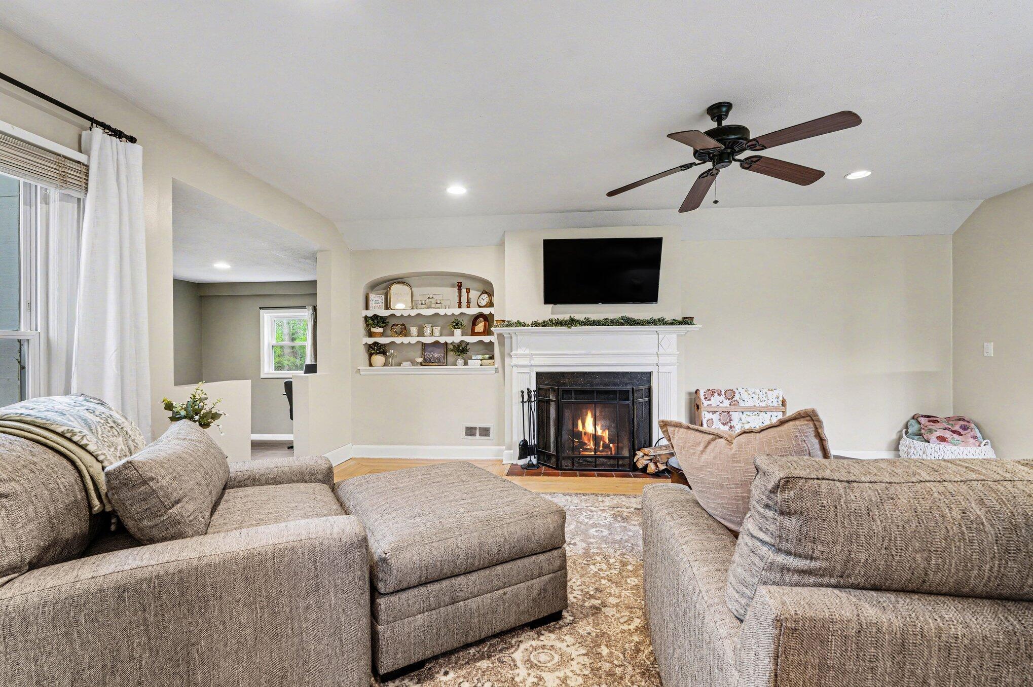 5610 Cascade Road Southeast Grand Rapids, MI 49546 - Photo 5 of 19 007_file_6560