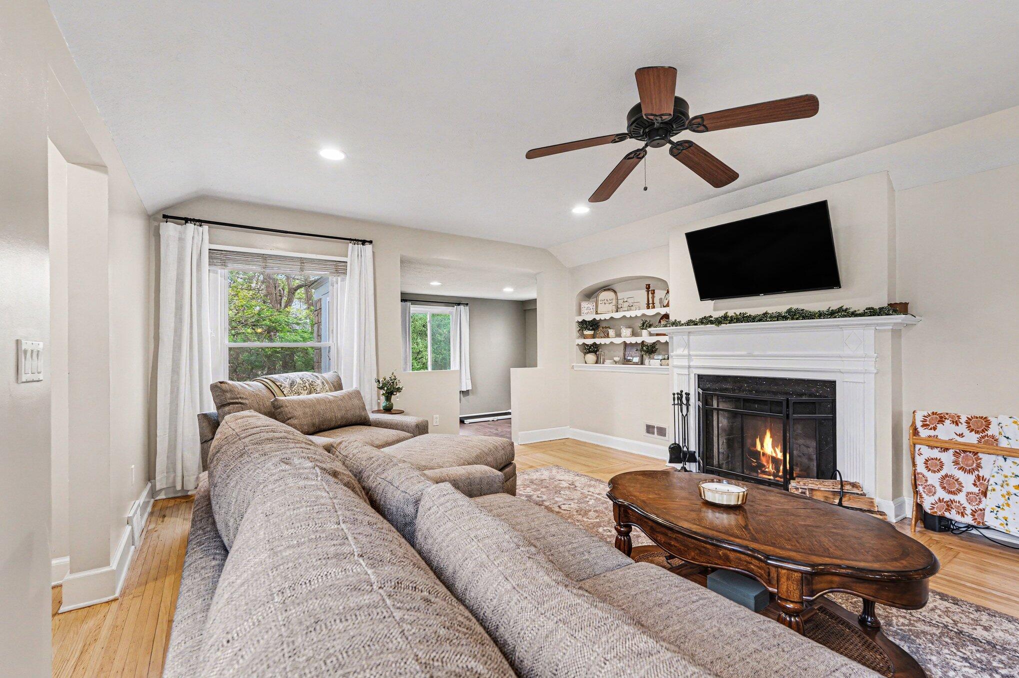 5610 Cascade Road Southeast Grand Rapids, MI 49546 - Photo 6 of 19 008_file_2480