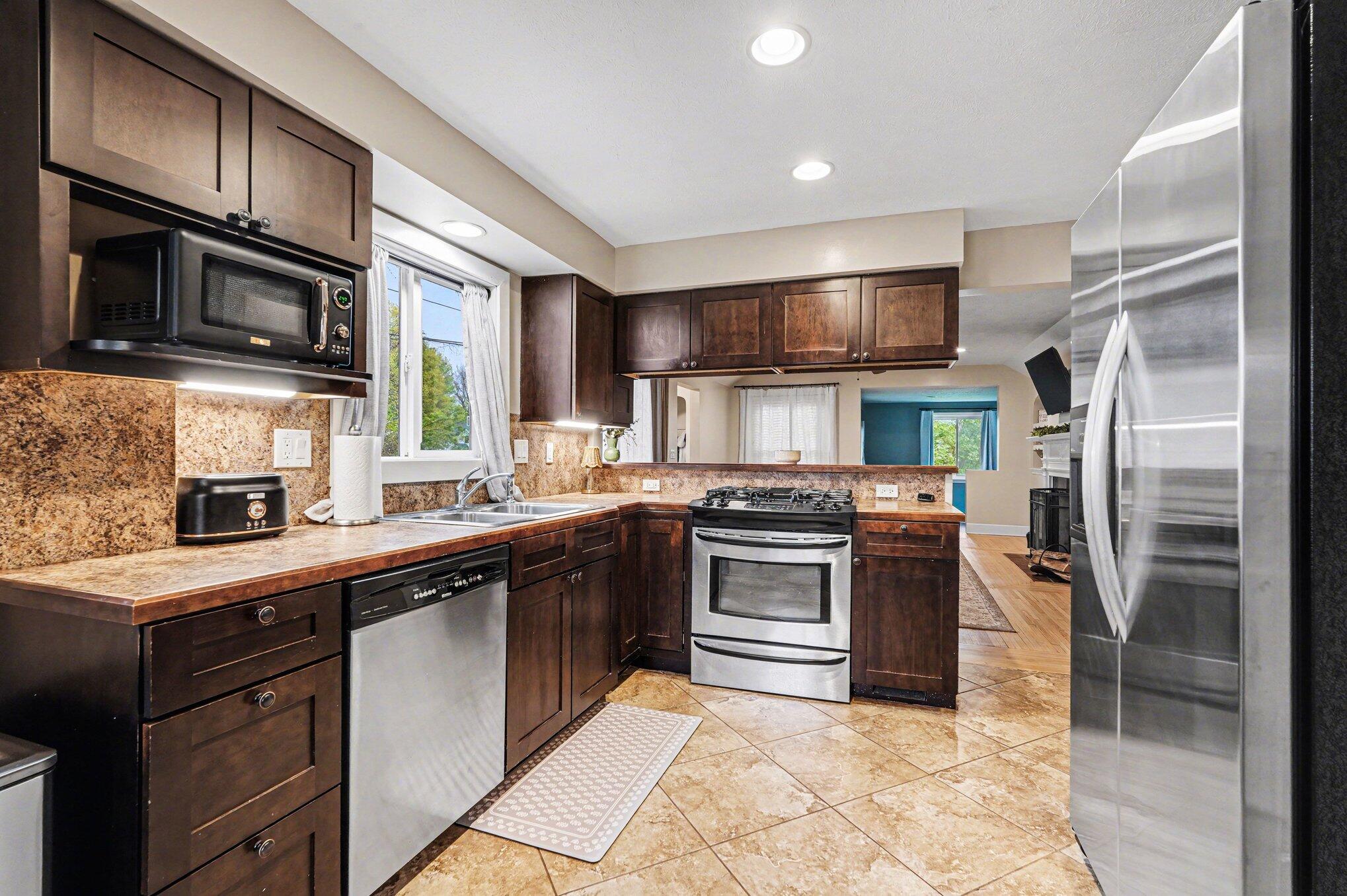 5610 Cascade Road Southeast Grand Rapids, MI 49546 - Photo 8 of 19 010_file_5547
