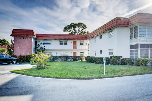 $135,000 | 2600 Southeast Ocean Boulevard, Unit X14, Stuart, FL 34996