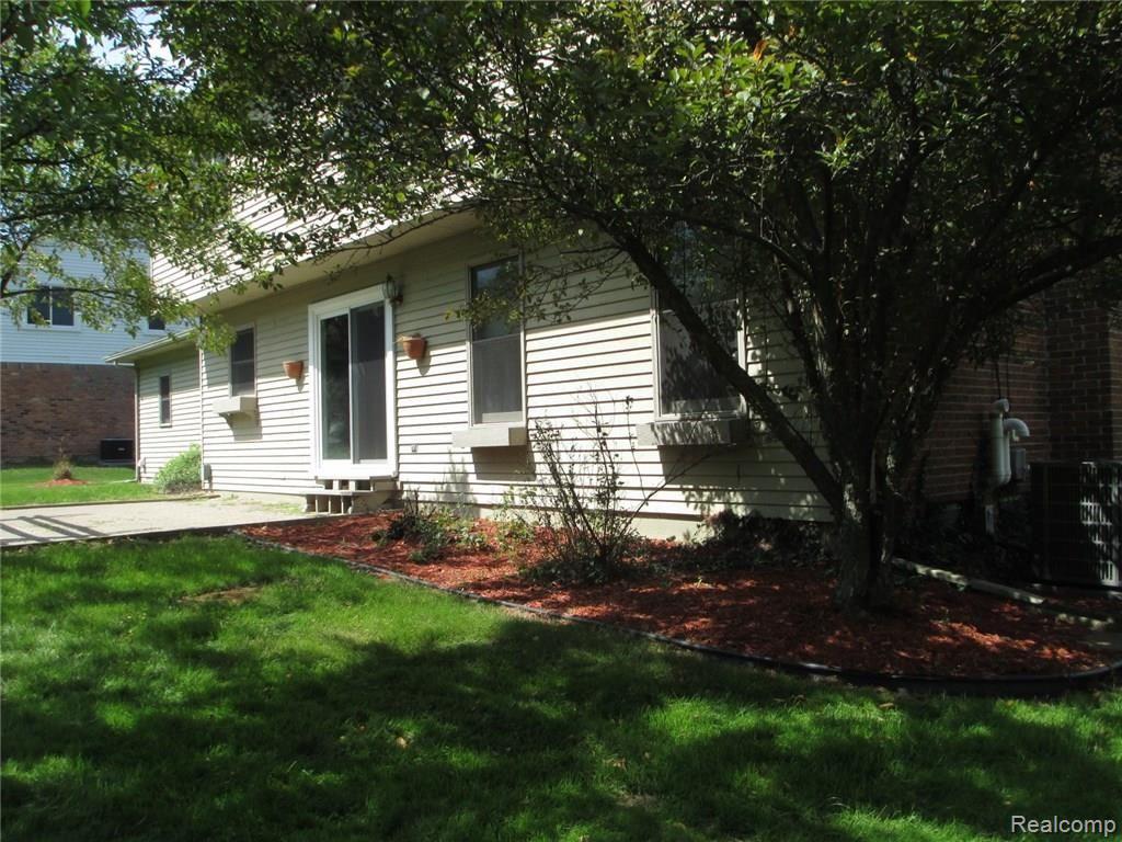 2415 Rancroft Beat Rochester, MI 48306 - Photo 6 of 30