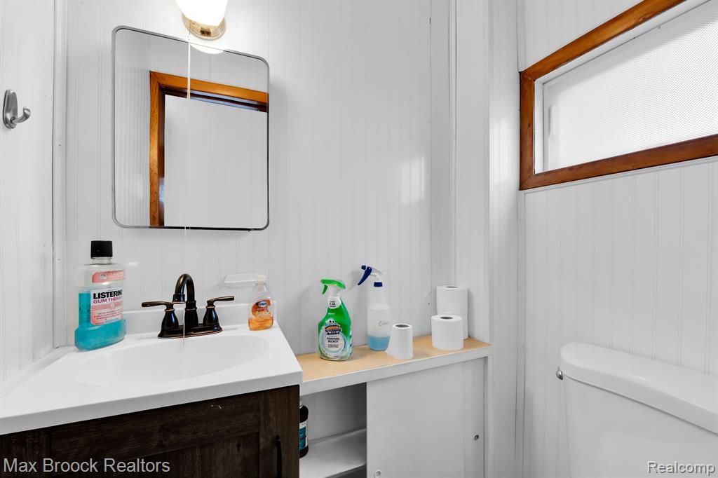 19011 Beck Road Northville, MI 48168 - Photo 18 of 40