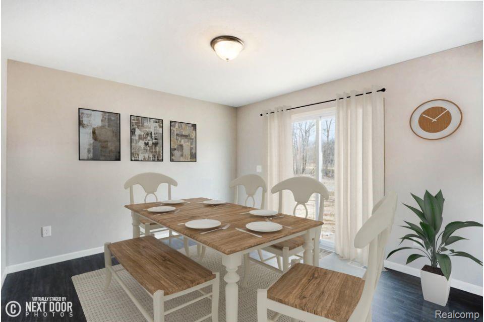 2556 Wood Ridge Drive Adrian, MI 49221 - Photo 3 of 23