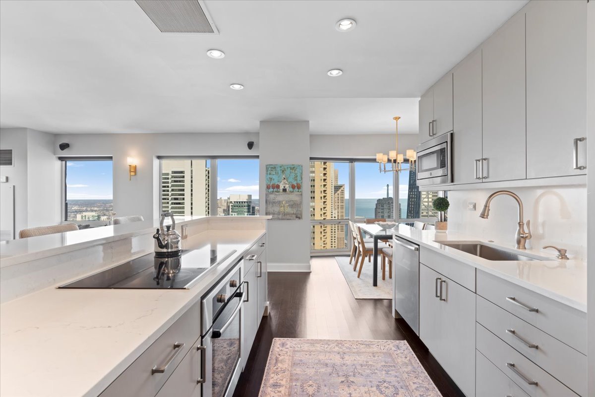 100 East Huron Street, Unit 4101 Chicago, IL 60611 - Photo 15 of 33