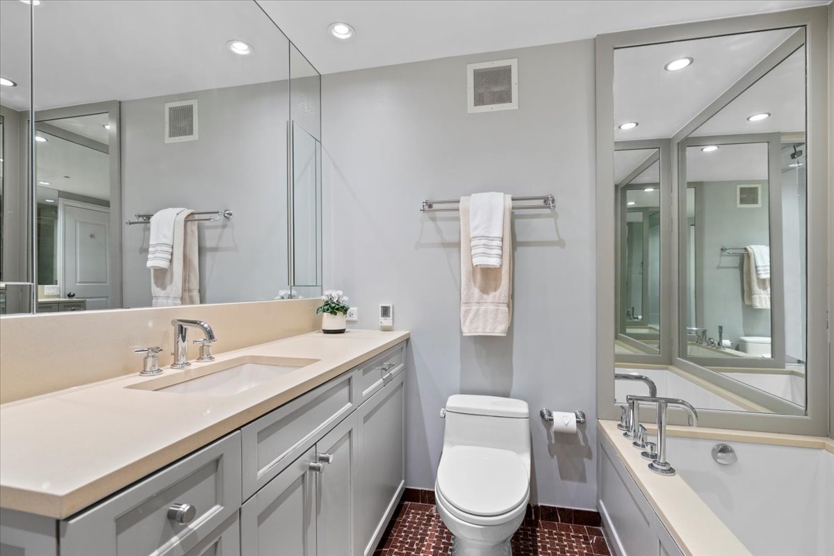 100 East Huron Street, Unit 4101 Chicago, IL 60611 - Photo 24 of 33