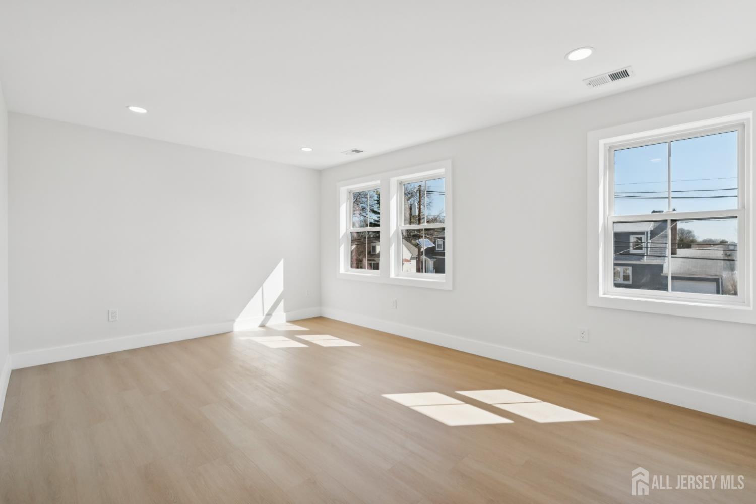 662 Summit Road Union, NJ 07083 - Photo 13 of 33