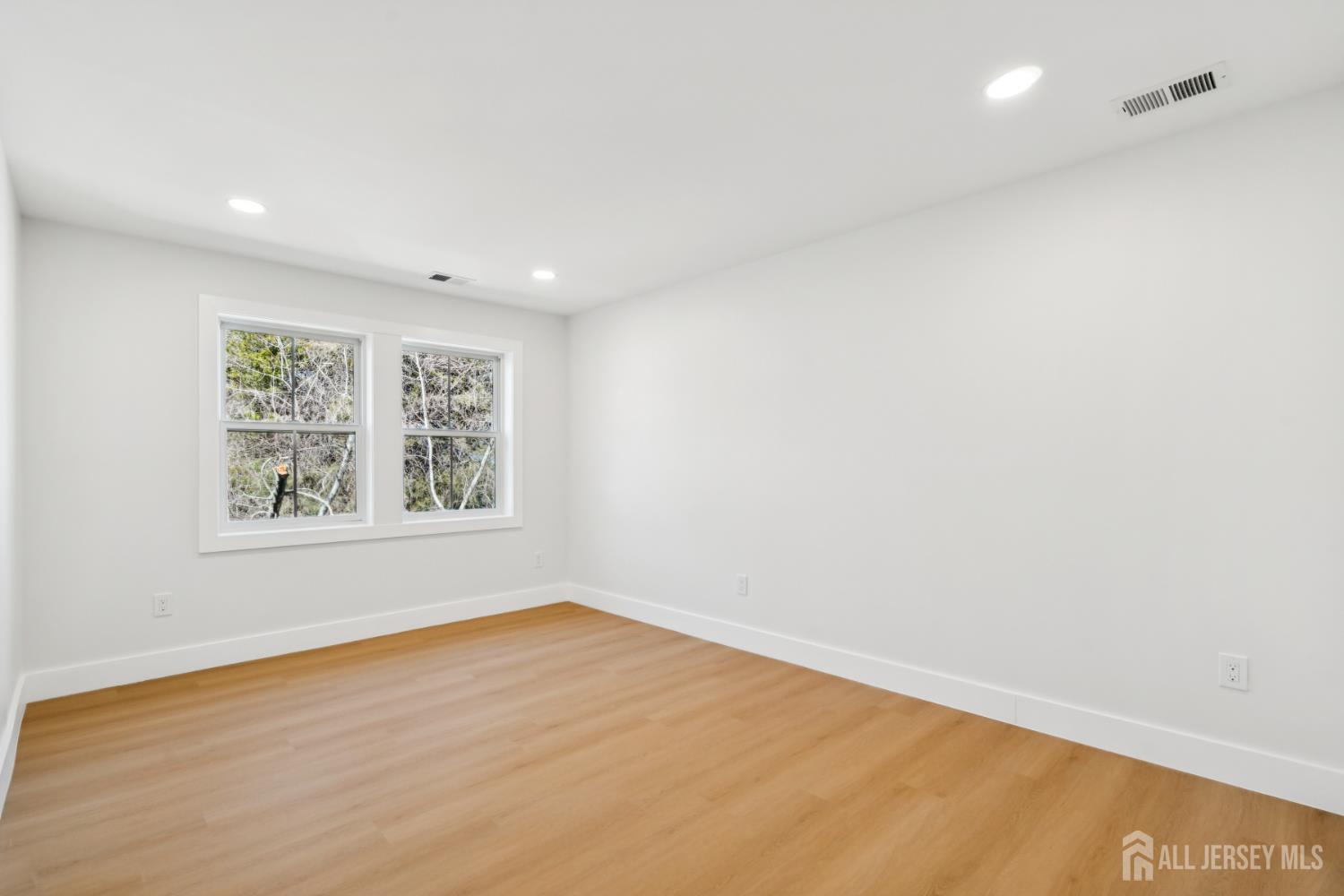 662 Summit Road Union, NJ 07083 - Photo 17 of 33