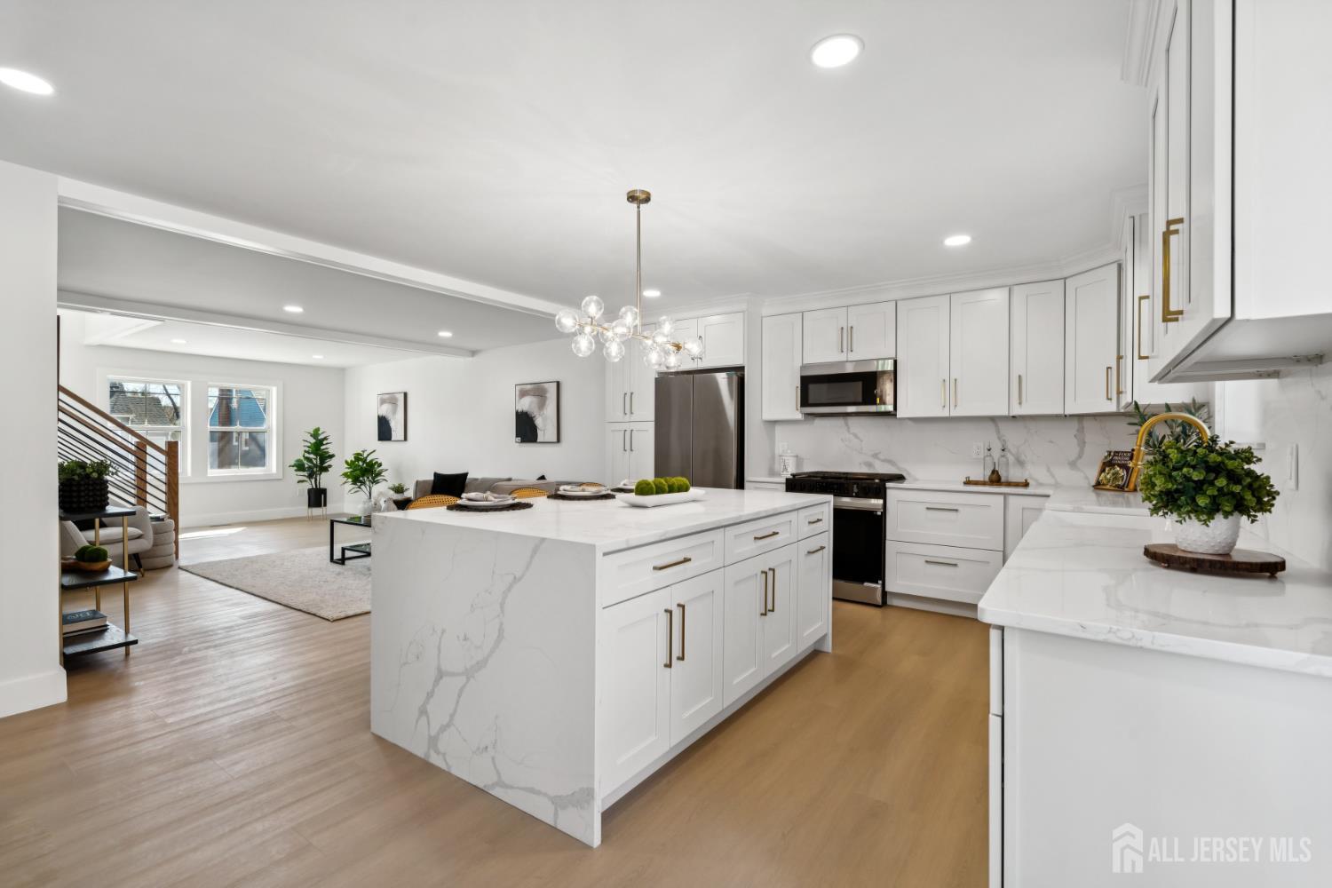 662 Summit Road Union, NJ 07083 - Photo 5 of 33