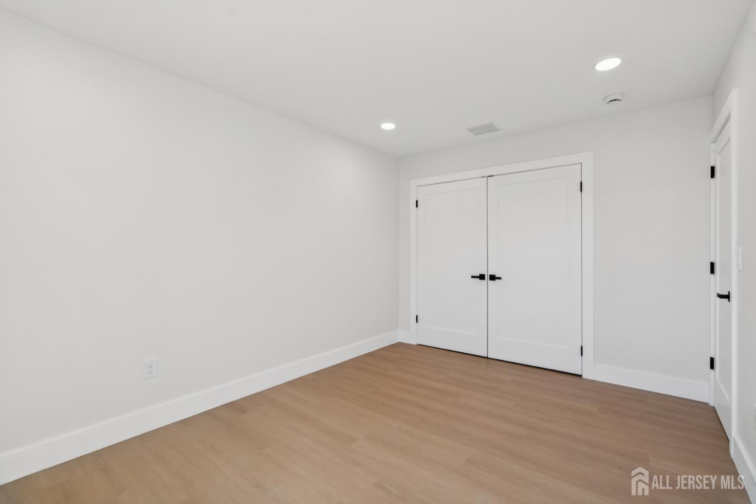 662 Summit Road Union, NJ 07083 - Photo 9 of 33
