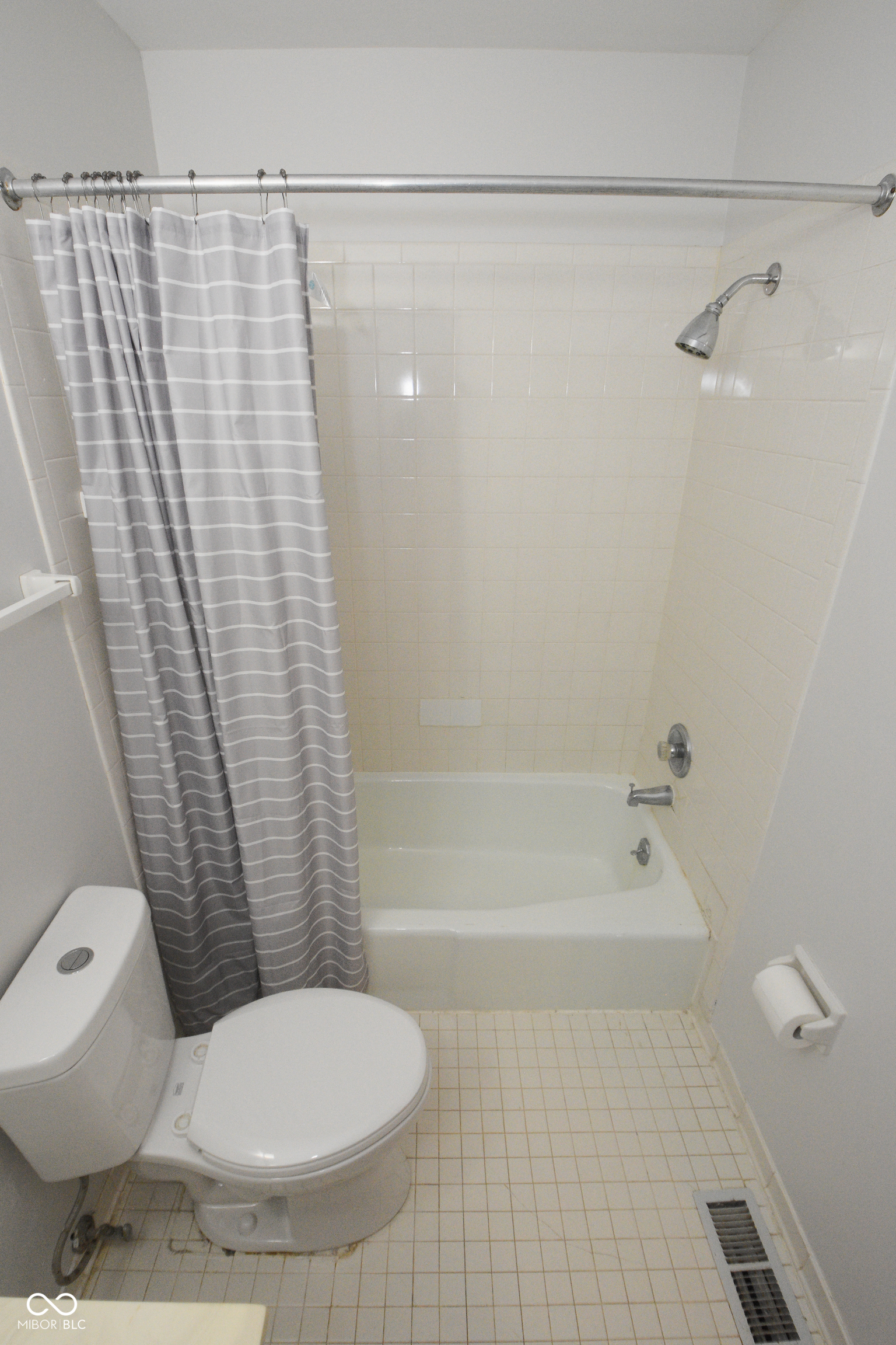 5533 Roxbury Terrace Indianapolis, IN 46226 - Photo 38 of 65