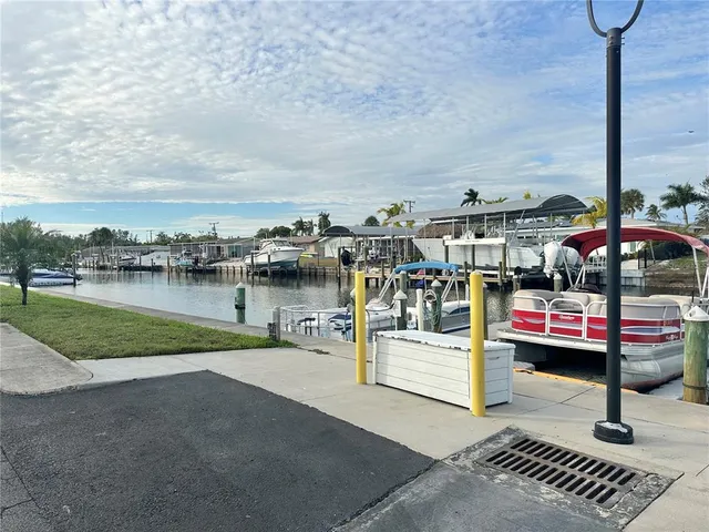 $285,000 | 9722 Hernando Court, Bradenton, FL 34210