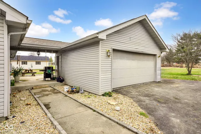 $224,900 | 5250 North Camelot Way, North Vernon, IN 47265