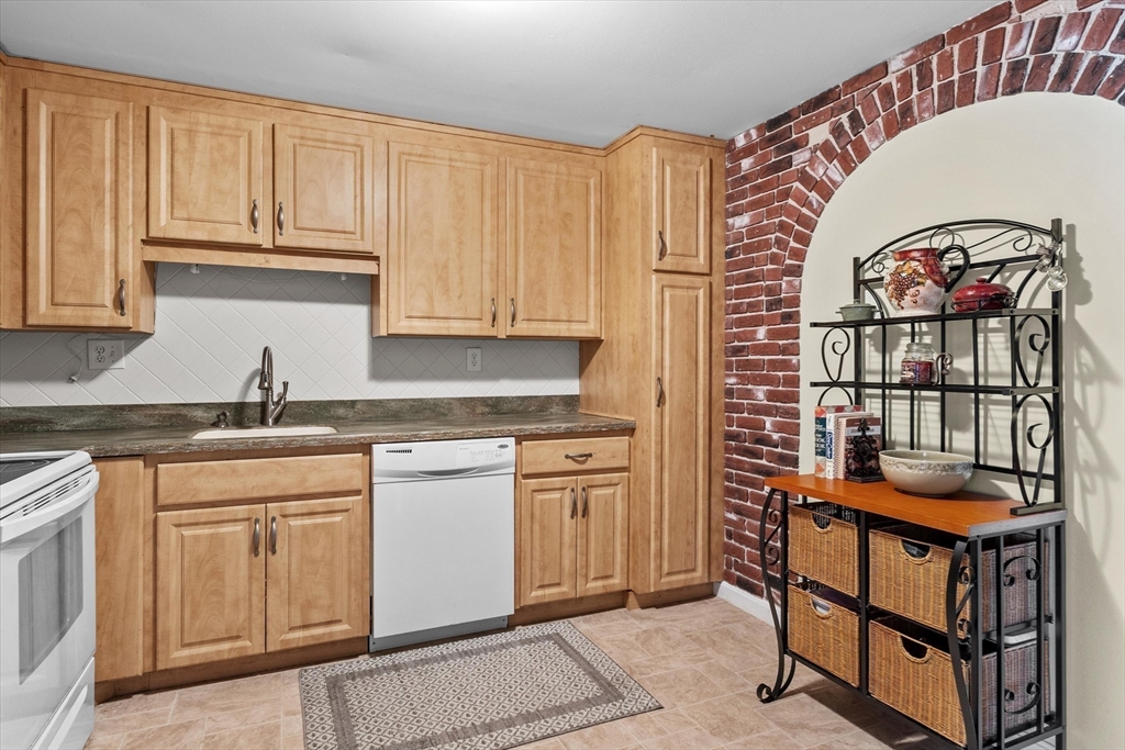 1321 Worcester Road, Unit 605 Framingham, MA 01701 - Photo 19 of 27 Gallery Image 19