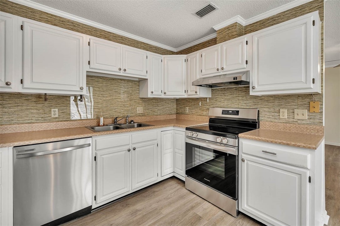 239 Georgia Street St. Simons Island, GA 31522 - Photo 6 of 21