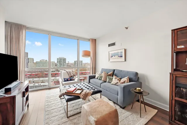 $365,000 | 1841 South Calumet Avenue, Unit 1109, Chicago, IL 60616