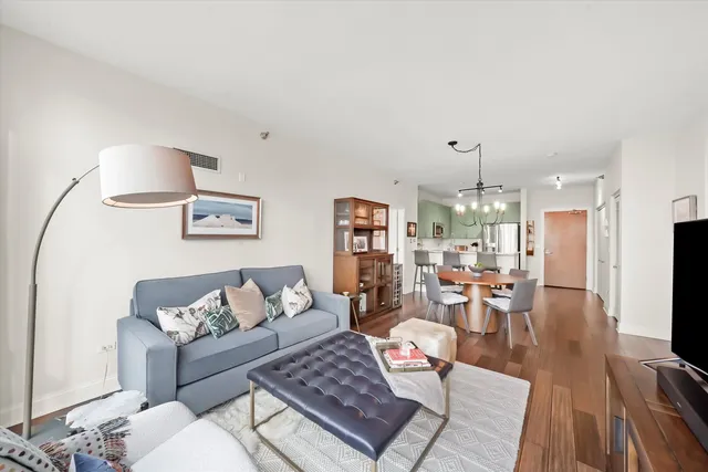 $365,000 | 1841 South Calumet Avenue, Unit 1109, Chicago, IL 60616