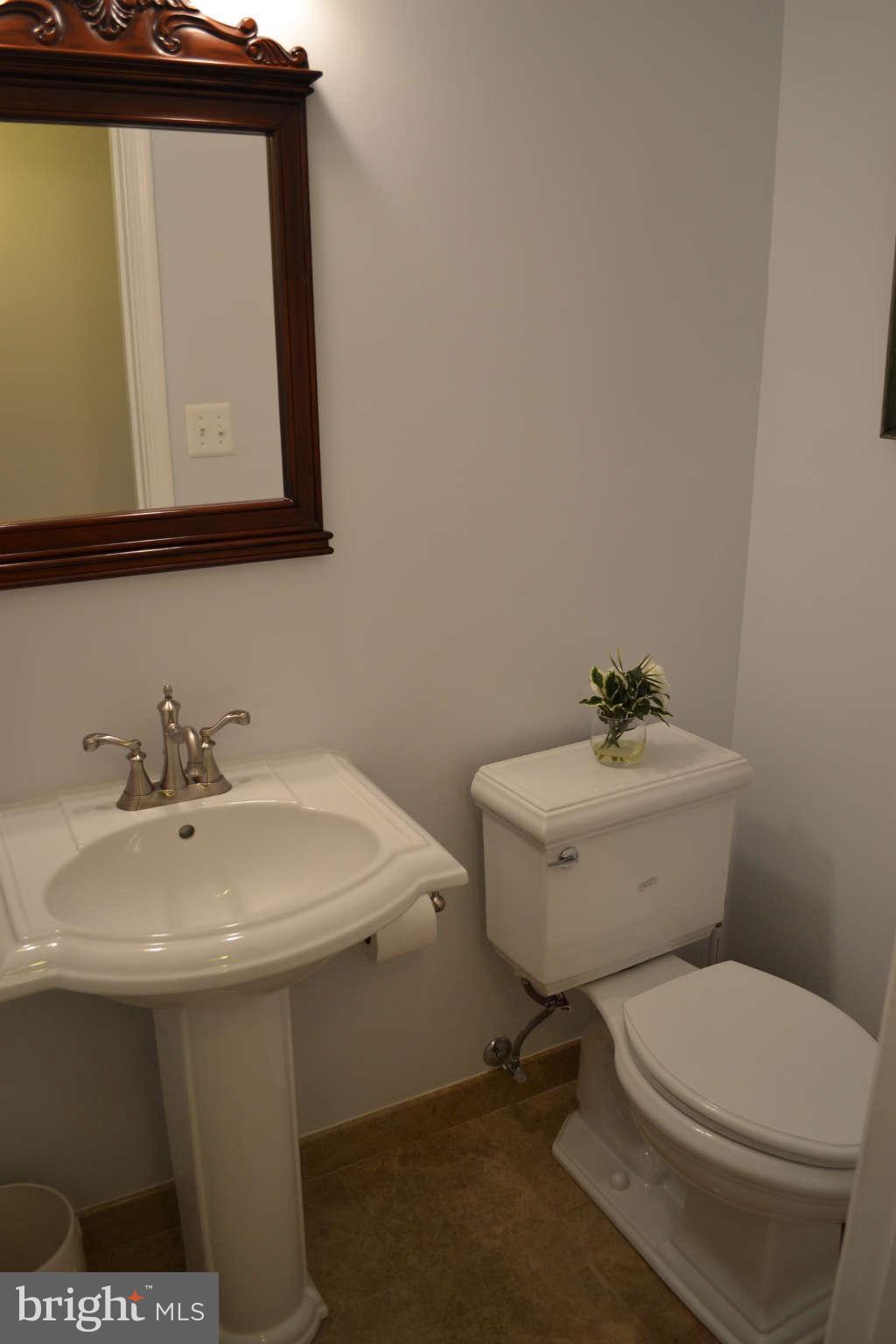 6729 Towne Lane Road McLean, VA 22101 - Photo 9 of 25 Powder Room