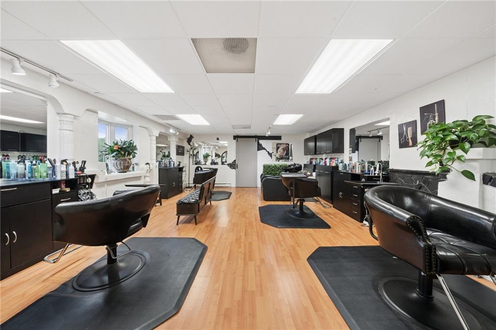 1154 Pittsburgh Road Valencia, PA 16059 - Photo 5 of 37 Beauty Shop