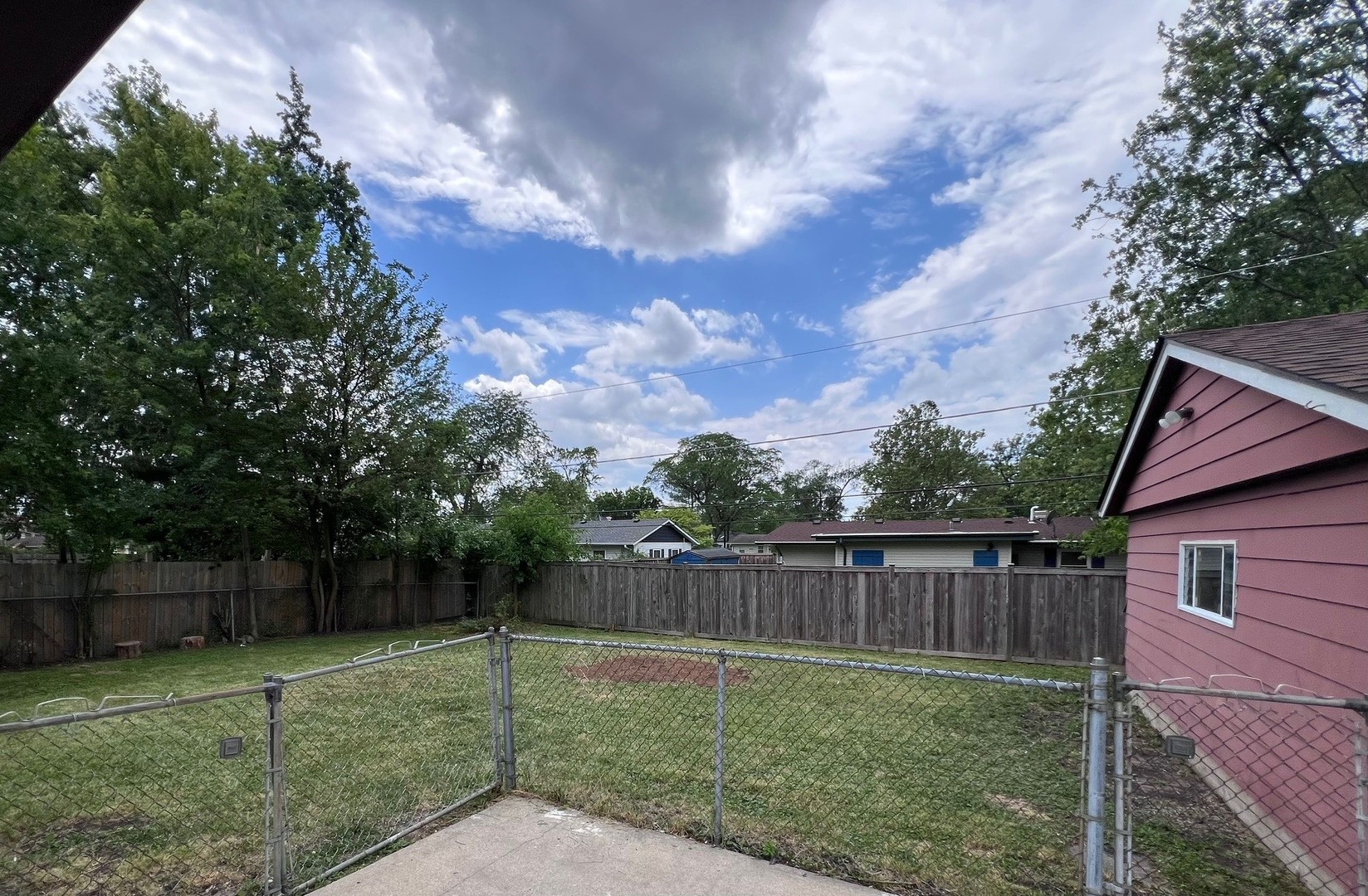 342 Greenwood Road Glenview, IL 60025 - Photo 10 of 11 a view of a backyard with a garden