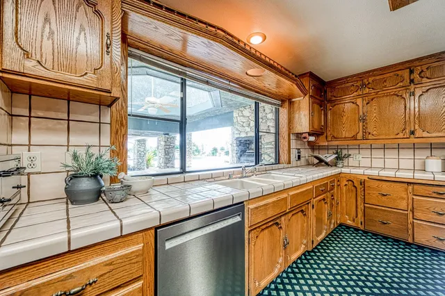 $1,550,000 | 424 North De Wolf Avenue, Sanger, CA 93657