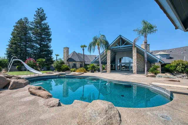 $1,550,000 | 424 North De Wolf Avenue, Sanger, CA 93657