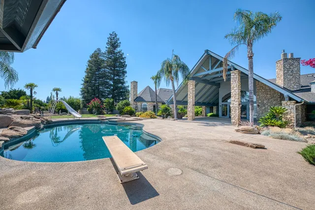 $1,550,000 | 424 North De Wolf Avenue, Sanger, CA 93657