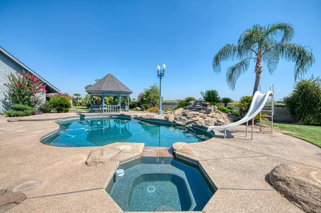 $1,550,000 | 424 North De Wolf Avenue, Sanger, CA 93657