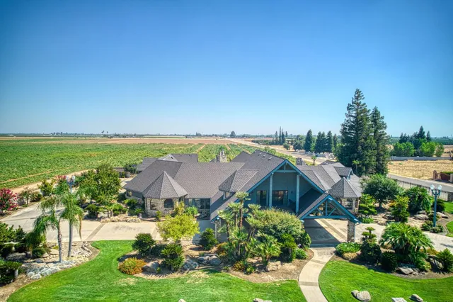 $1,550,000 | 424 North De Wolf Avenue, Sanger, CA 93657