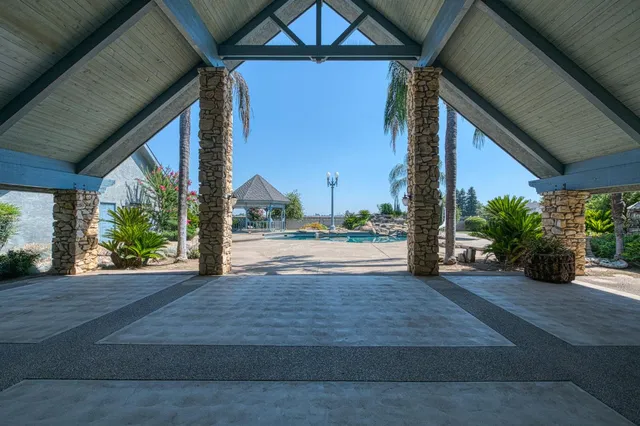 $1,550,000 | 424 North De Wolf Avenue, Sanger, CA 93657