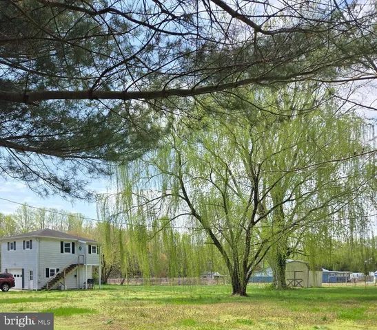 a view of a yard in front of a building