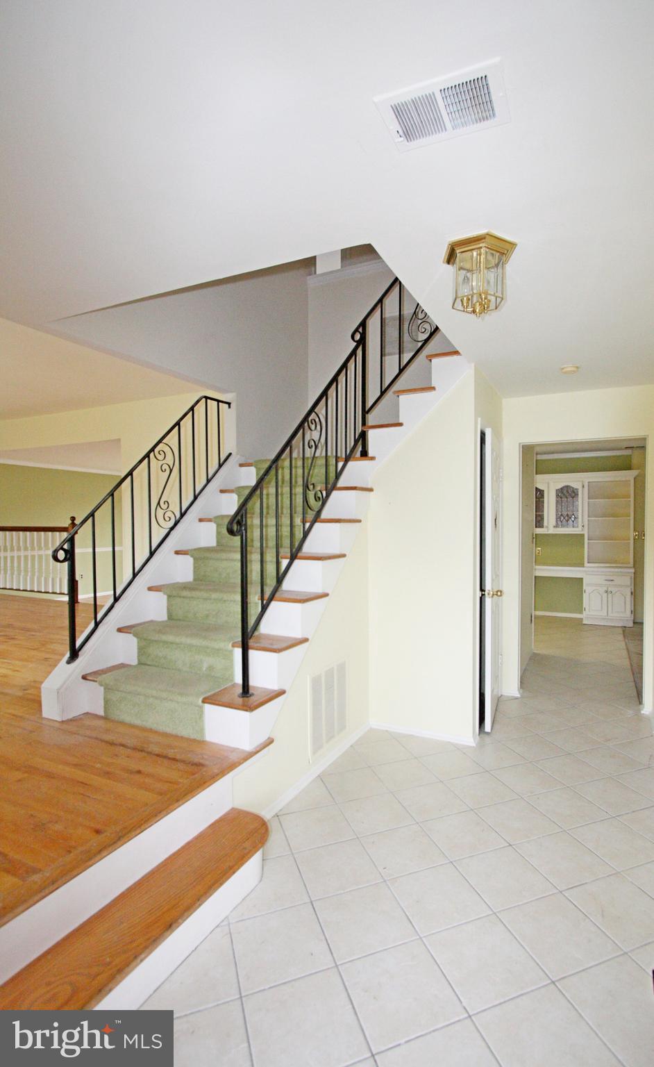 126 Mountainview Road Titusville, NJ 08560 - Photo 3 of 19 Foyer
