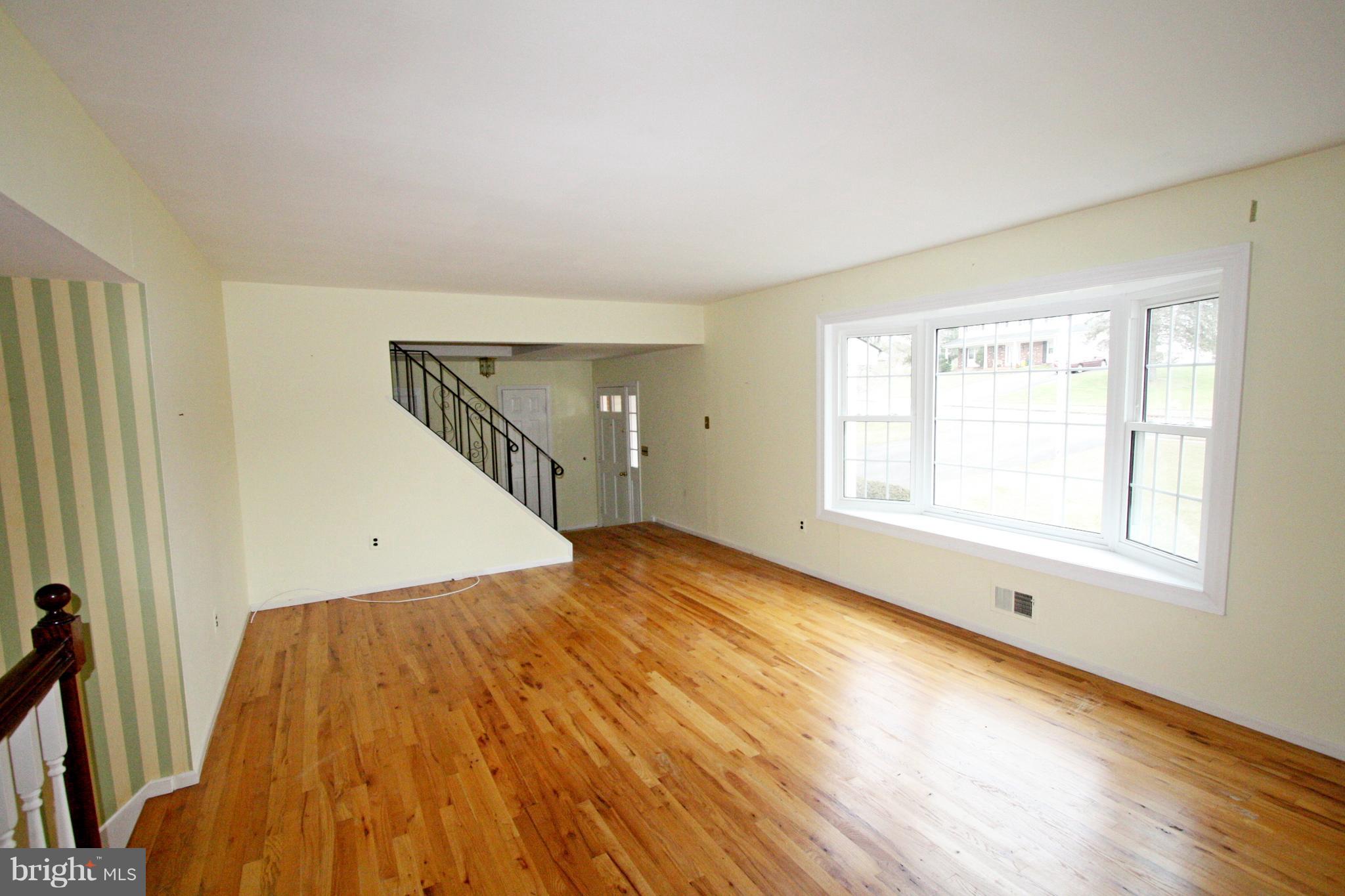 126 Mountainview Road Titusville, NJ 08560 - Photo 5 of 19 Living room