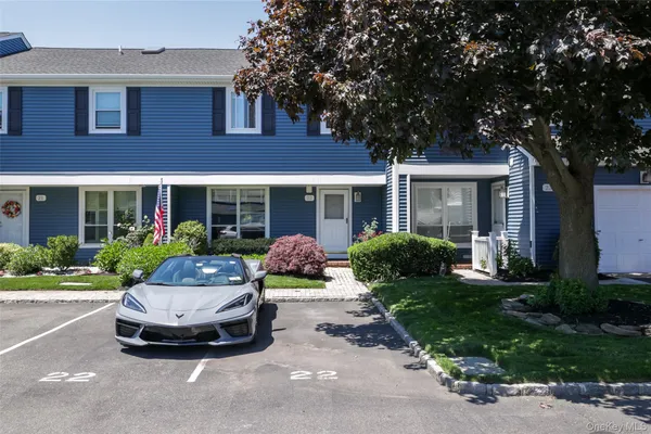 $679,000 | 100 Baker Court, Unit 22, Island Park, NY 11558