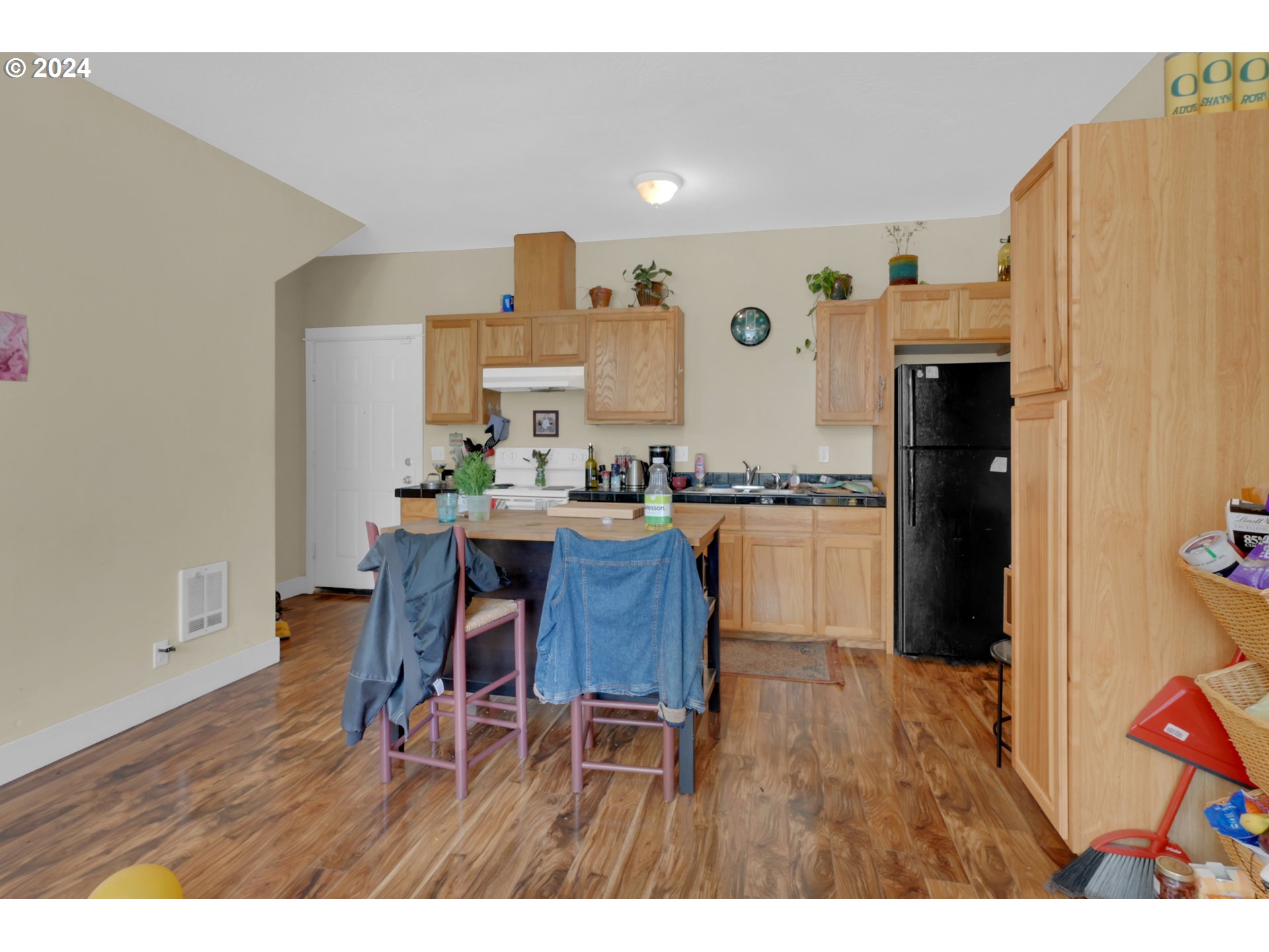 1857 Pearl Street Eugene, OR 97401 - Photo 12 of 45 a kitchen with a table and chairs