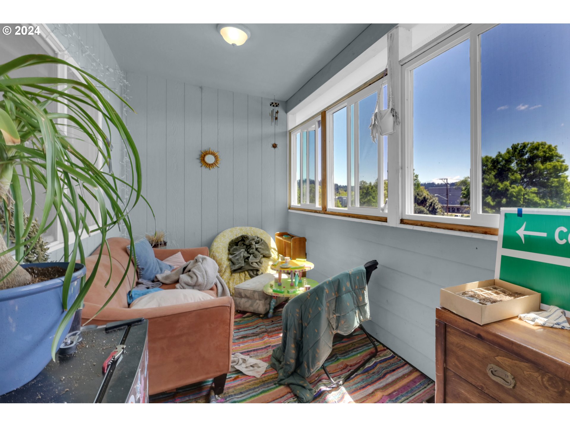 1857 Pearl Street Eugene, OR 97401 - Photo 29 of 45 a living room with furniture