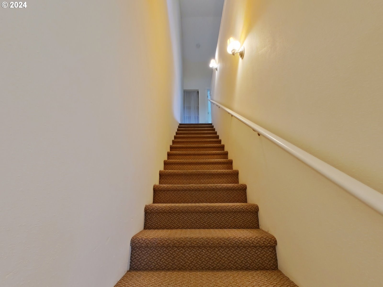 1857 Pearl Street Eugene, OR 97401 - Photo 34 of 45 a view of entryway