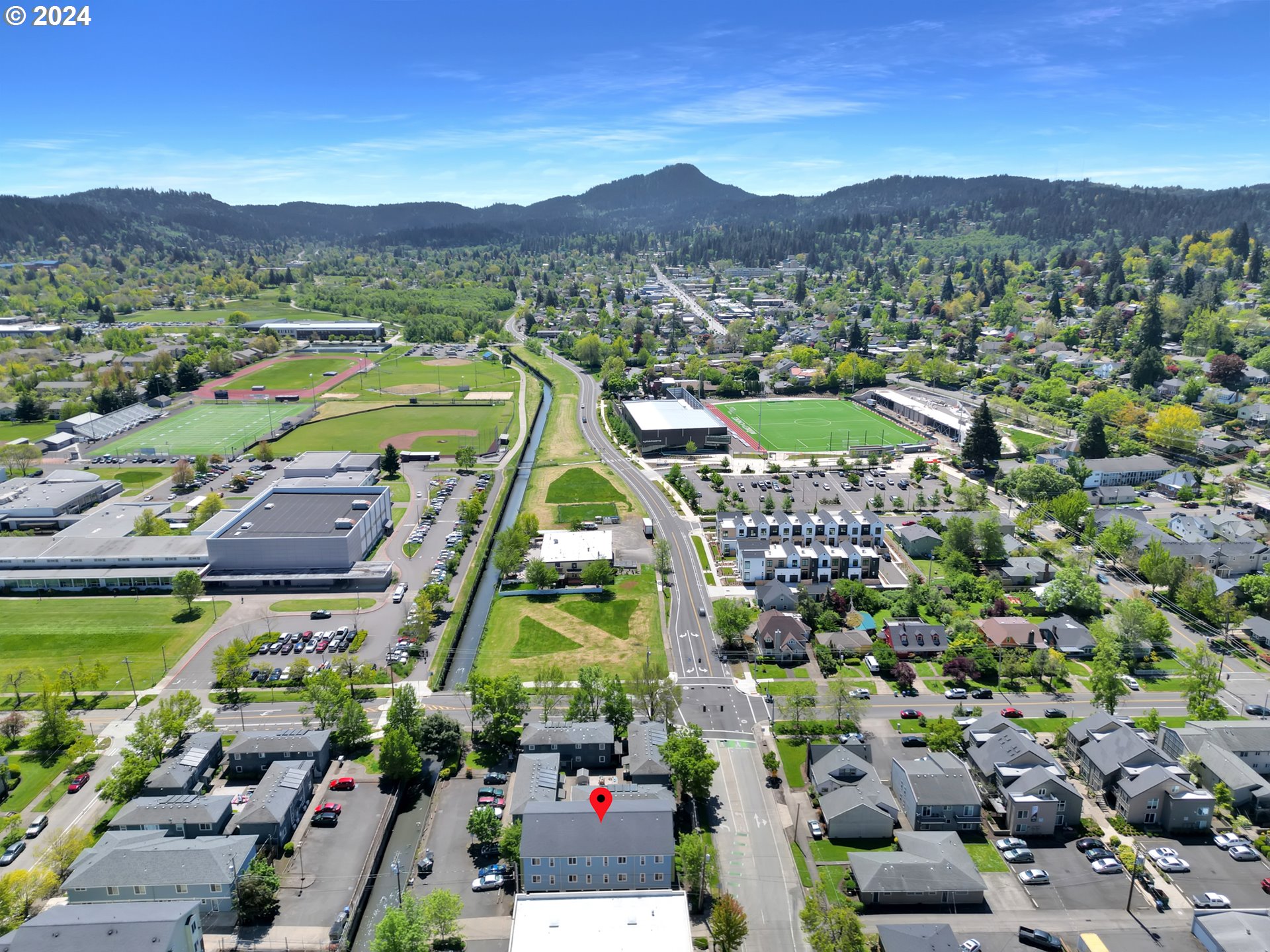 1857 Pearl Street Eugene, OR 97401 - Photo 40 of 45 a view of a city with a mountain