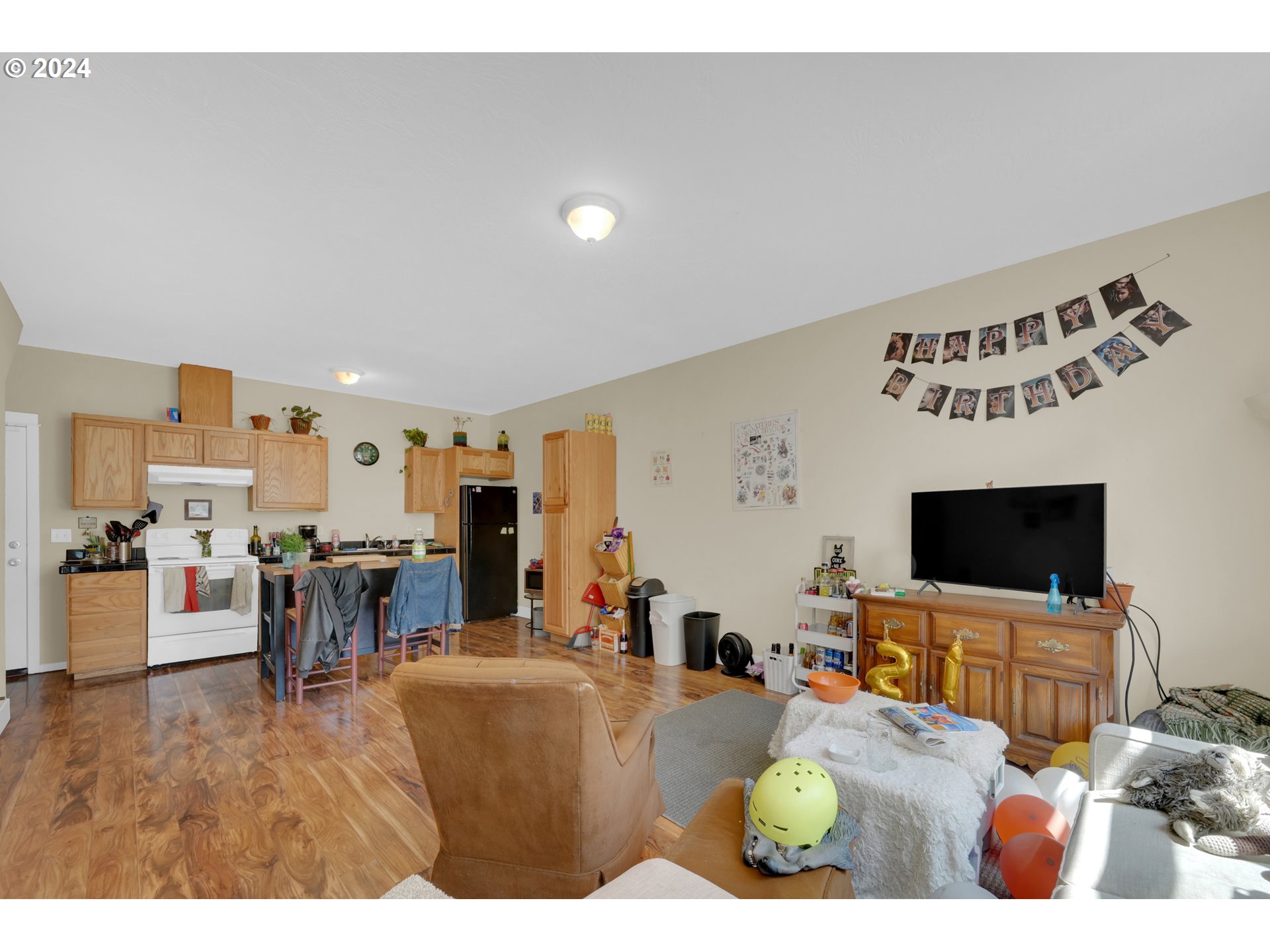 1857 Pearl Street Eugene, OR 97401 - Photo 10 of 45 a living room with furniture and a flat screen tv