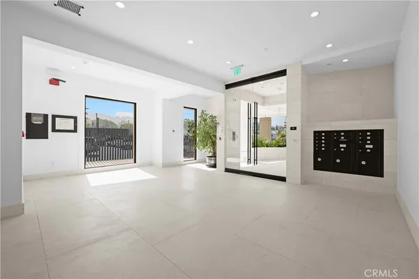 $5,400 | 4214 Fulton Avenue, Unit 202, Studio City, CA 91604