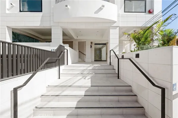 $5,400 | 4214 Fulton Avenue, Unit 202, Studio City, CA 91604