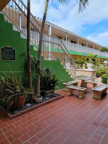 $1,675 | 7400 Harding Avenue, Unit 15, Miami Beach, FL 33141