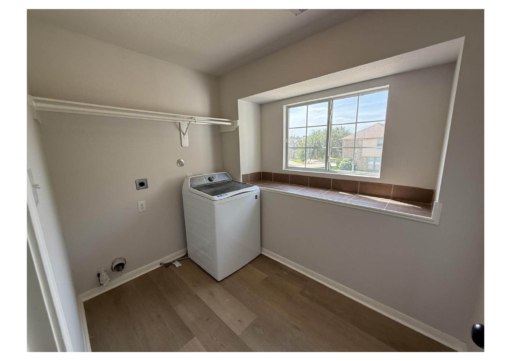4106 Forest Rain Lane Atascocita, TX 77346 - Photo 40 of 49 a view of an empty room with a window