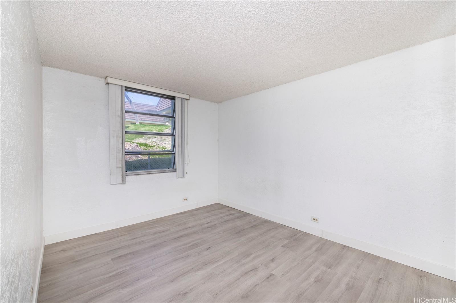 98-1030 Moanalua Road, Unit 5204 Aiea, HI 96701 - Photo 7 of 16 an empty room with a window