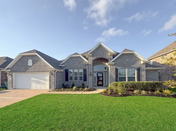 $4,000 | 1524 North Blue Bonnet Lane, Angleton, TX 77515