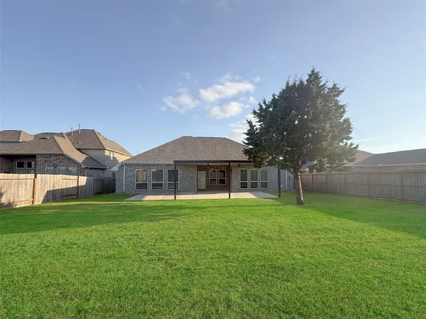 $4,000 | 1524 North Blue Bonnet Lane, Angleton, TX 77515